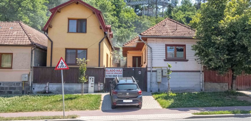 Két ház a II. Rákóczi Ferenc utcában kiváló lehetőséggel!